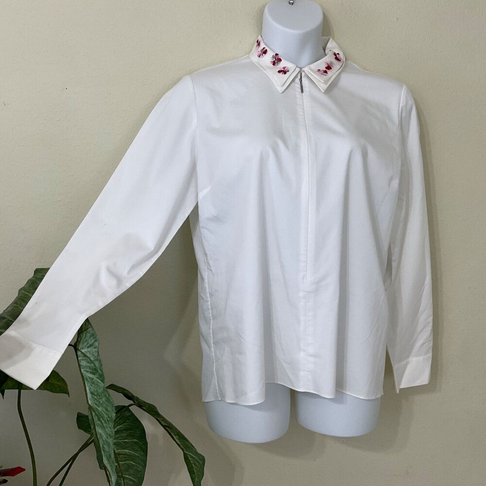 Tahari blouse white women’s XL zipper front pleated back 3D floral collar trim